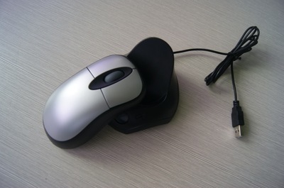 【新款2.4G無線鼠標(biāo)批發(fā),可充電不用電池鼠標(biāo),無線座充充電鼠標(biāo)】價(jià)格,廠家,圖片,鼠標(biāo),深圳市奧貝迪塑膠電子-